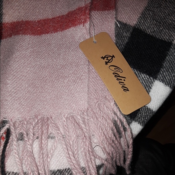 Pink scarf - Picture 4 of 4